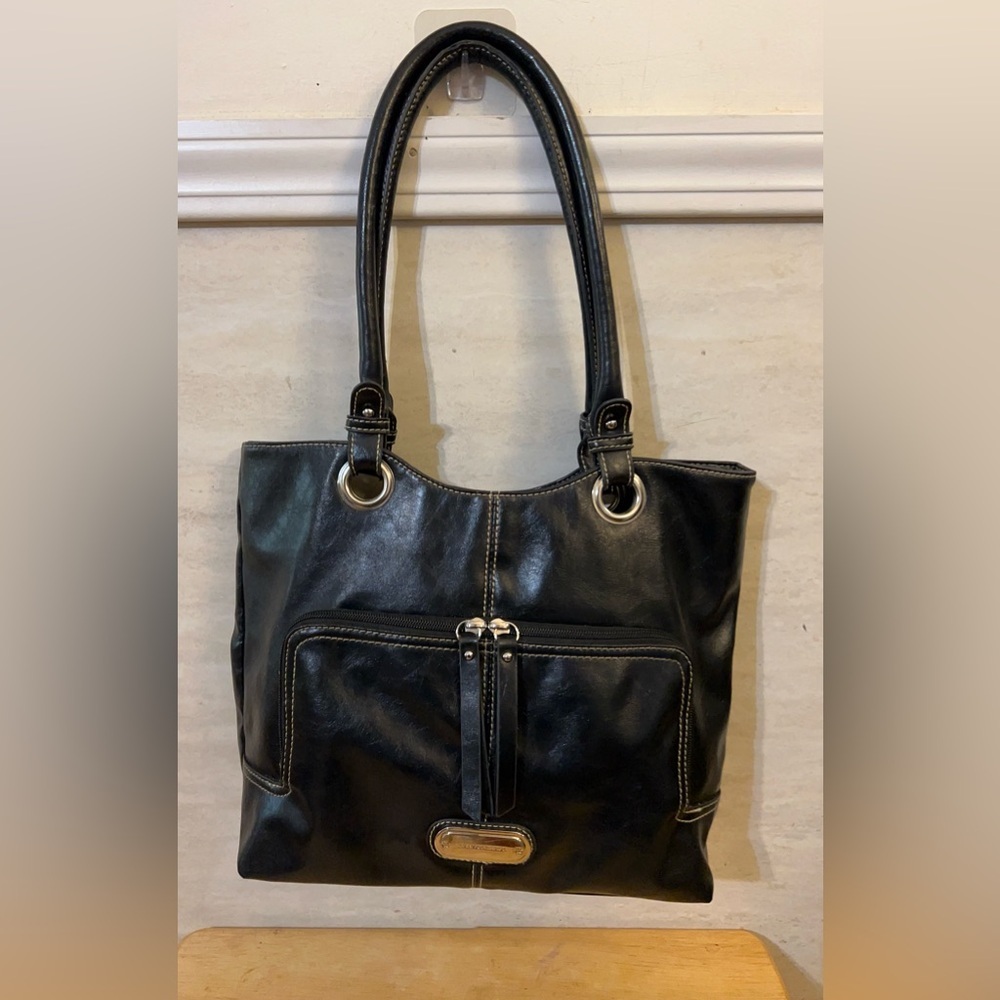 Franco Sarto Black Silver
Hardware Shoulder Leather
Handbag